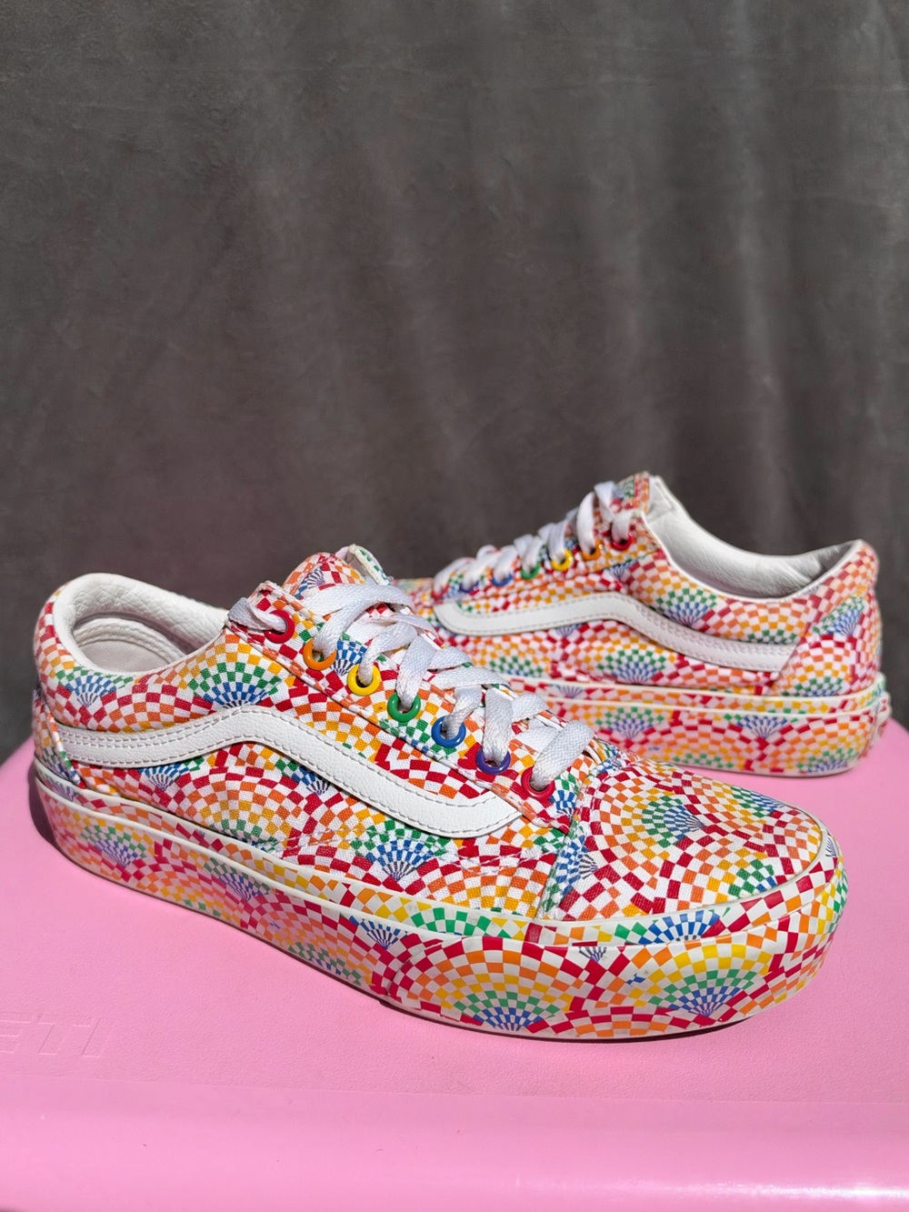 Vans Old Skool Mulitcolor Rainbow Fan Print Pride Sneakers Womens 9 Mens 7.5